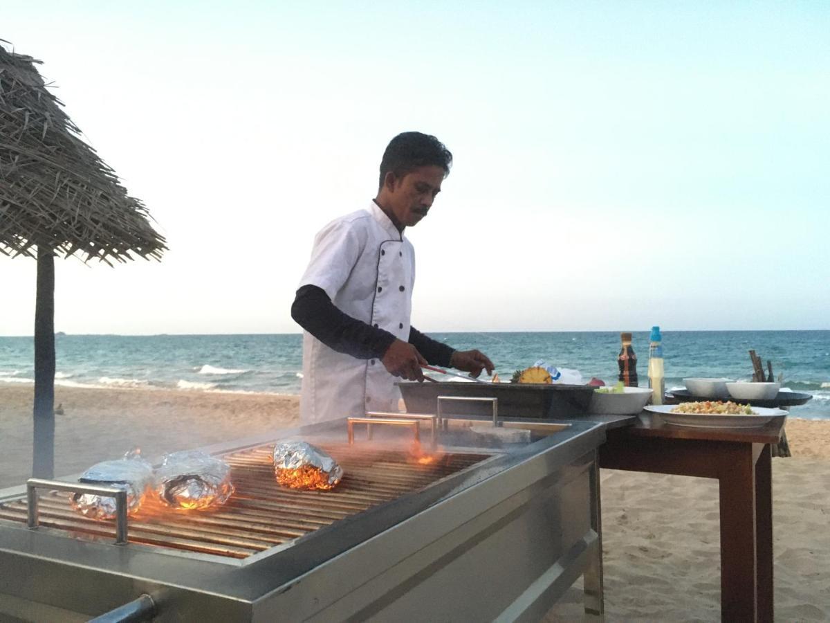 Nn Beach Resort & Spa Nilaveli Exteriör bild