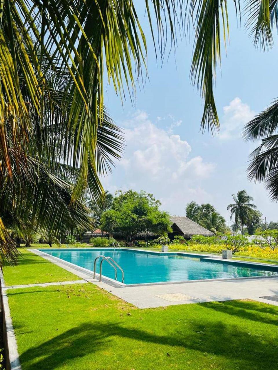 Nn Beach Resort & Spa Nilaveli Exteriör bild