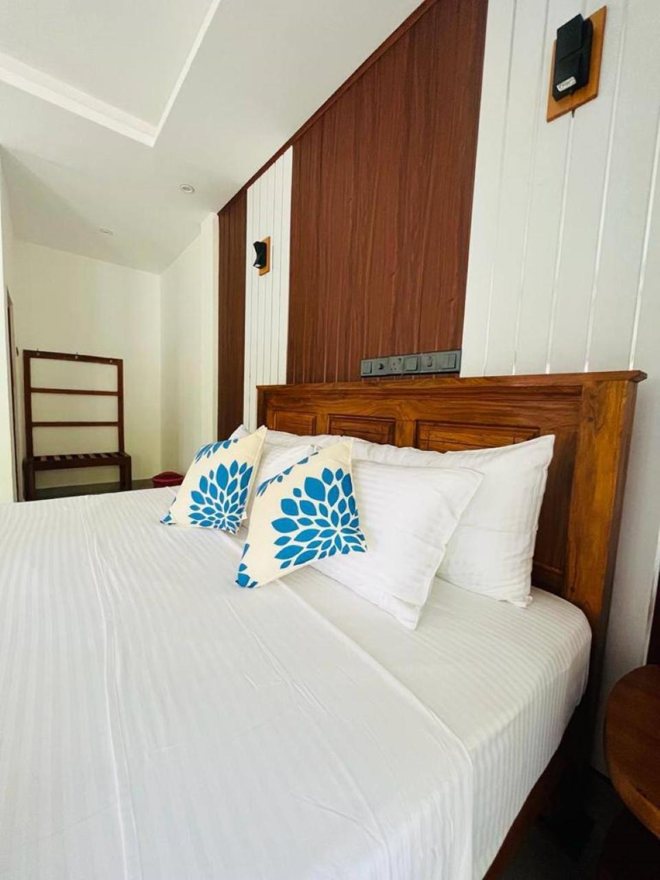 Nn Beach Resort & Spa Nilaveli Exteriör bild
