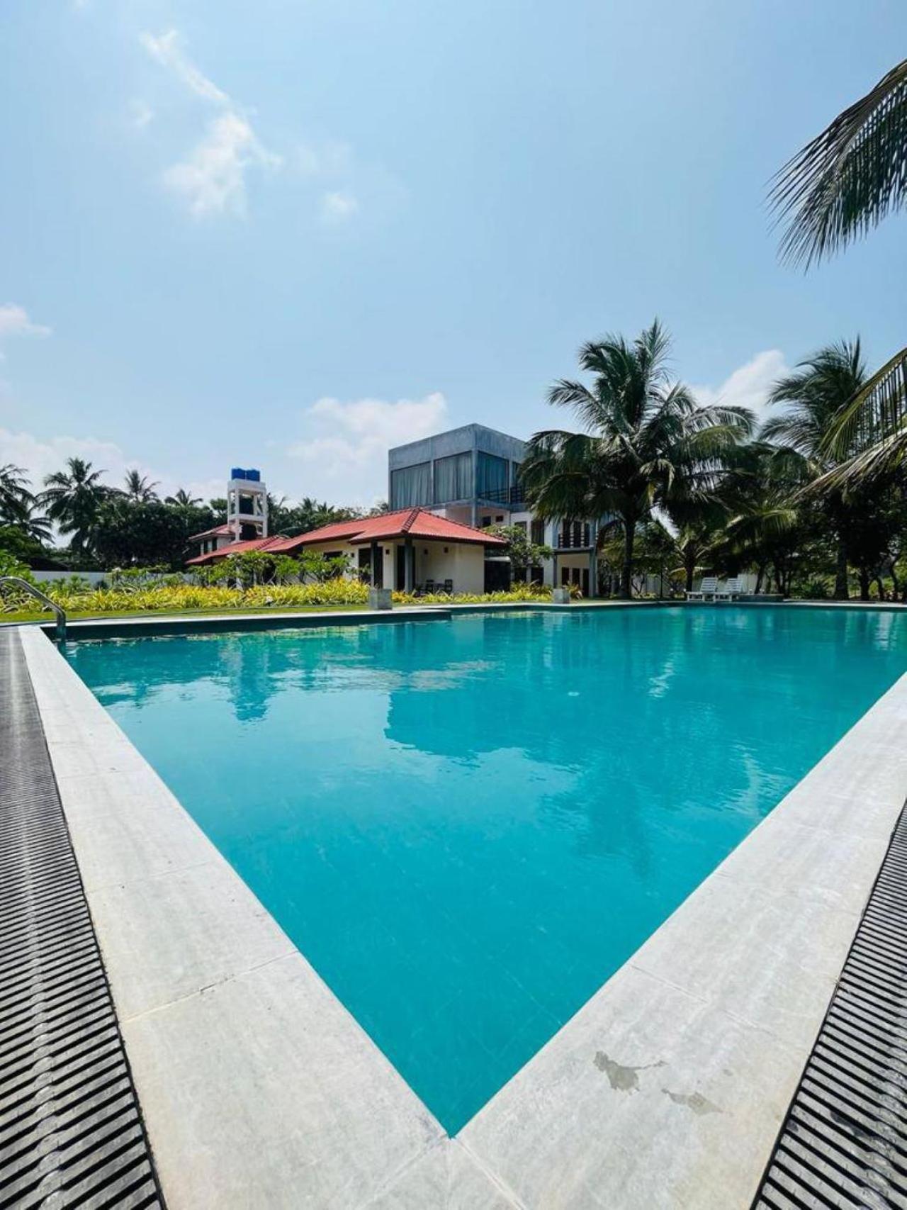 Nn Beach Resort & Spa Nilaveli Exteriör bild