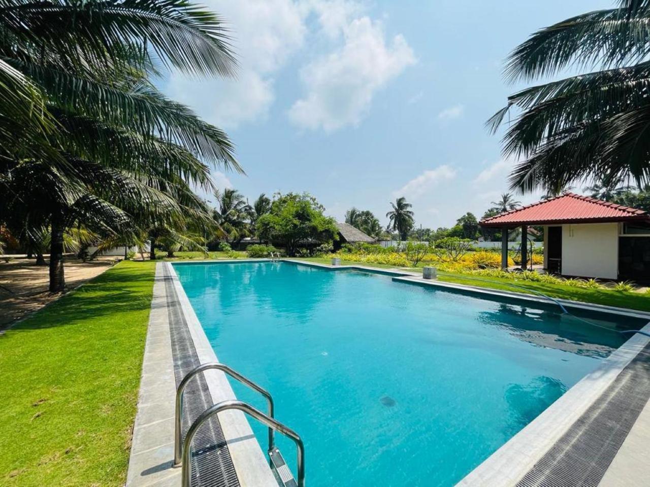 Nn Beach Resort & Spa Nilaveli Exteriör bild