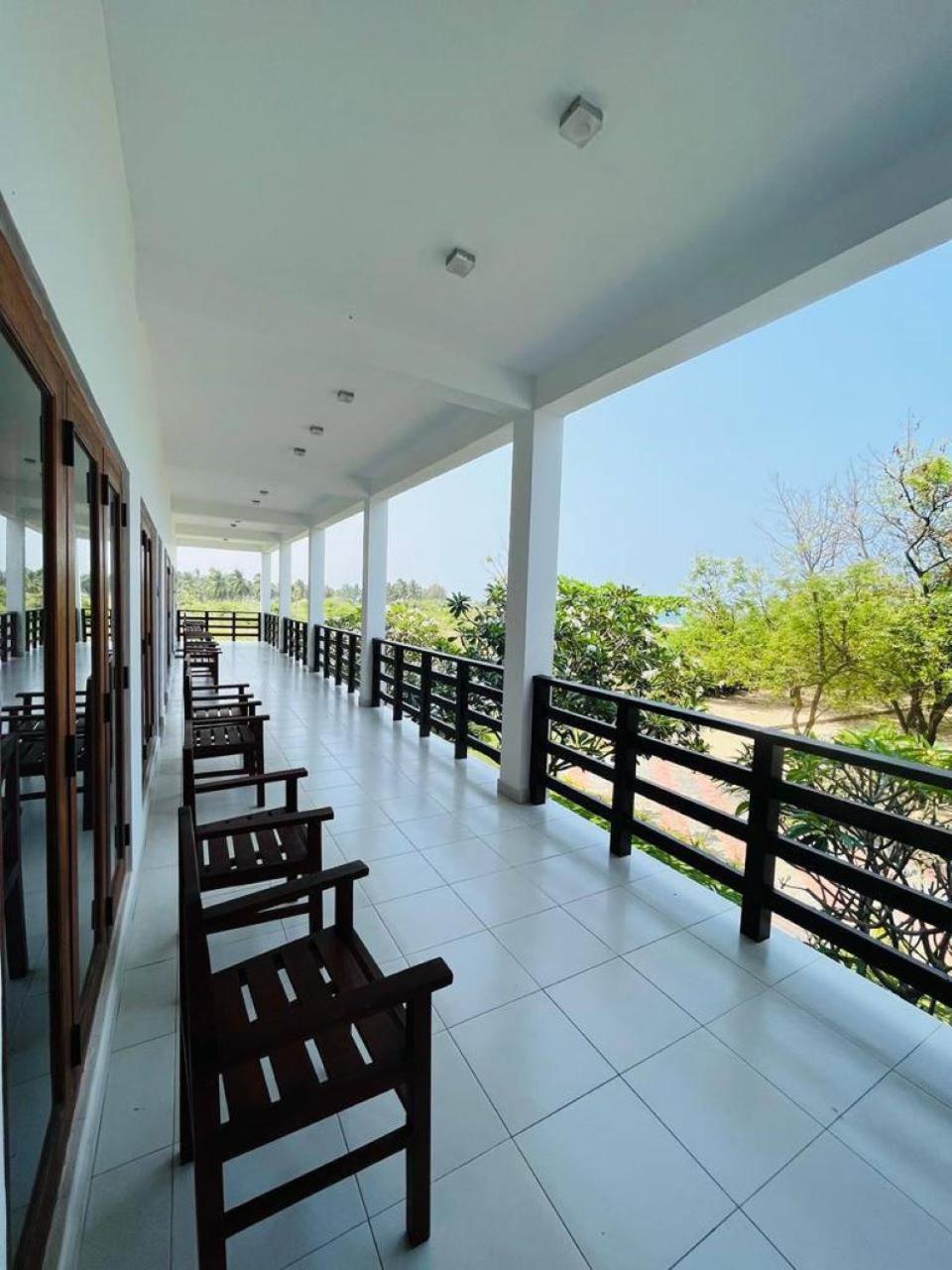 Nn Beach Resort & Spa Nilaveli Exteriör bild