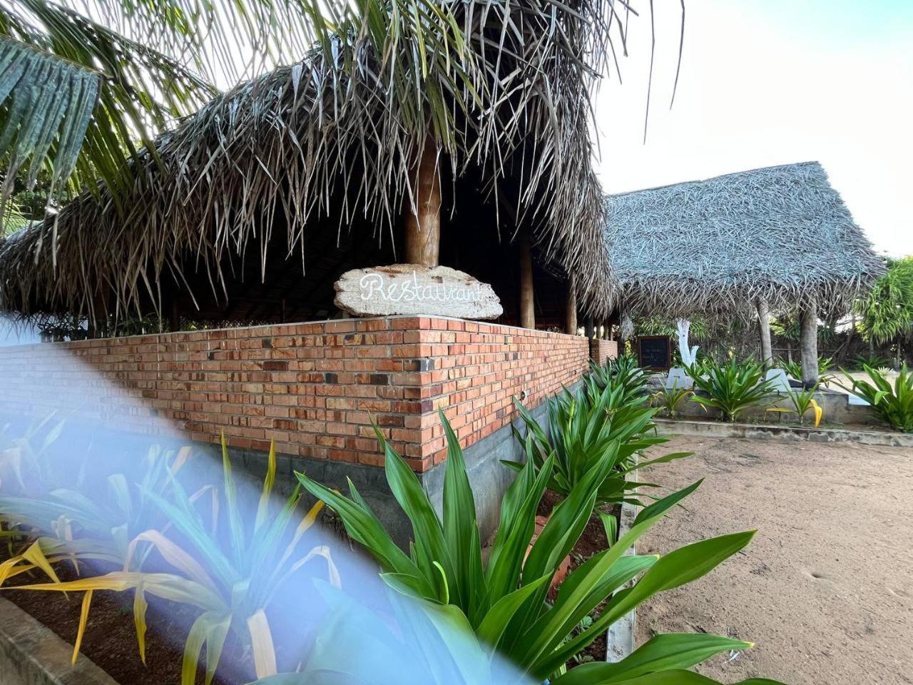 Nn Beach Resort & Spa Nilaveli Exteriör bild