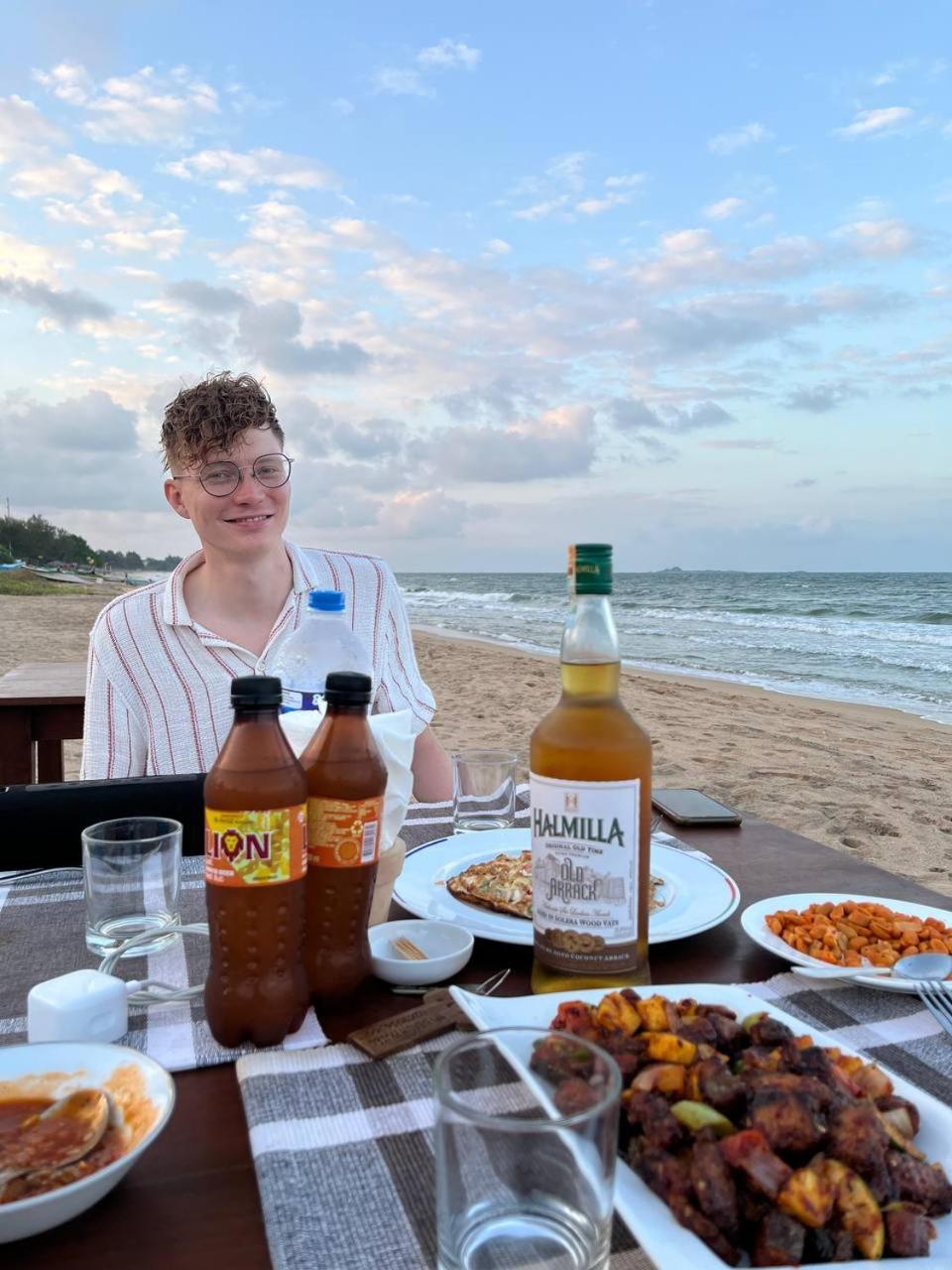 Nn Beach Resort & Spa Nilaveli Exteriör bild