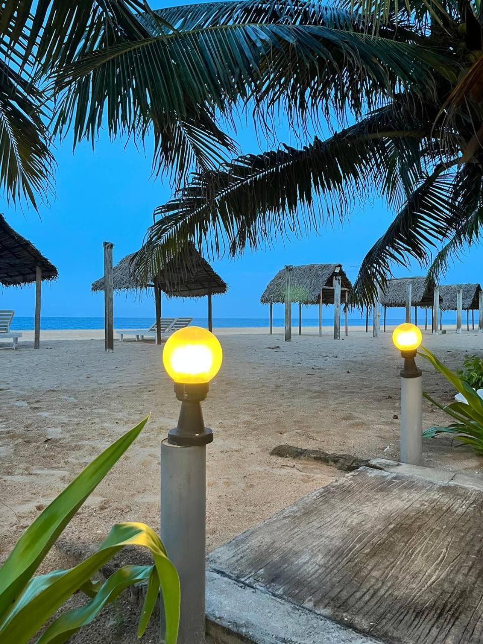 Nn Beach Resort & Spa Nilaveli Exteriör bild
