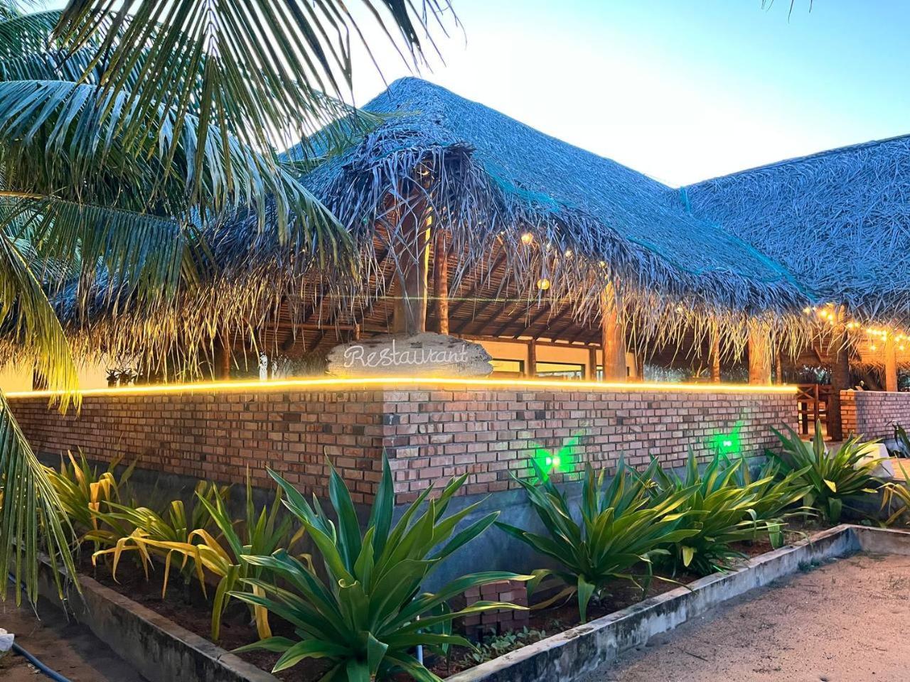 Nn Beach Resort & Spa Nilaveli Exteriör bild