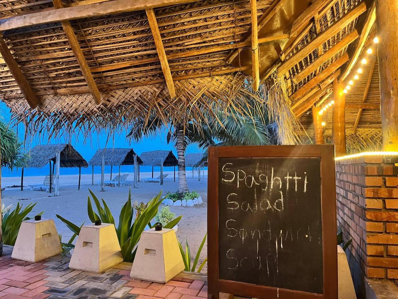 Nn Beach Resort & Spa Nilaveli Exteriör bild