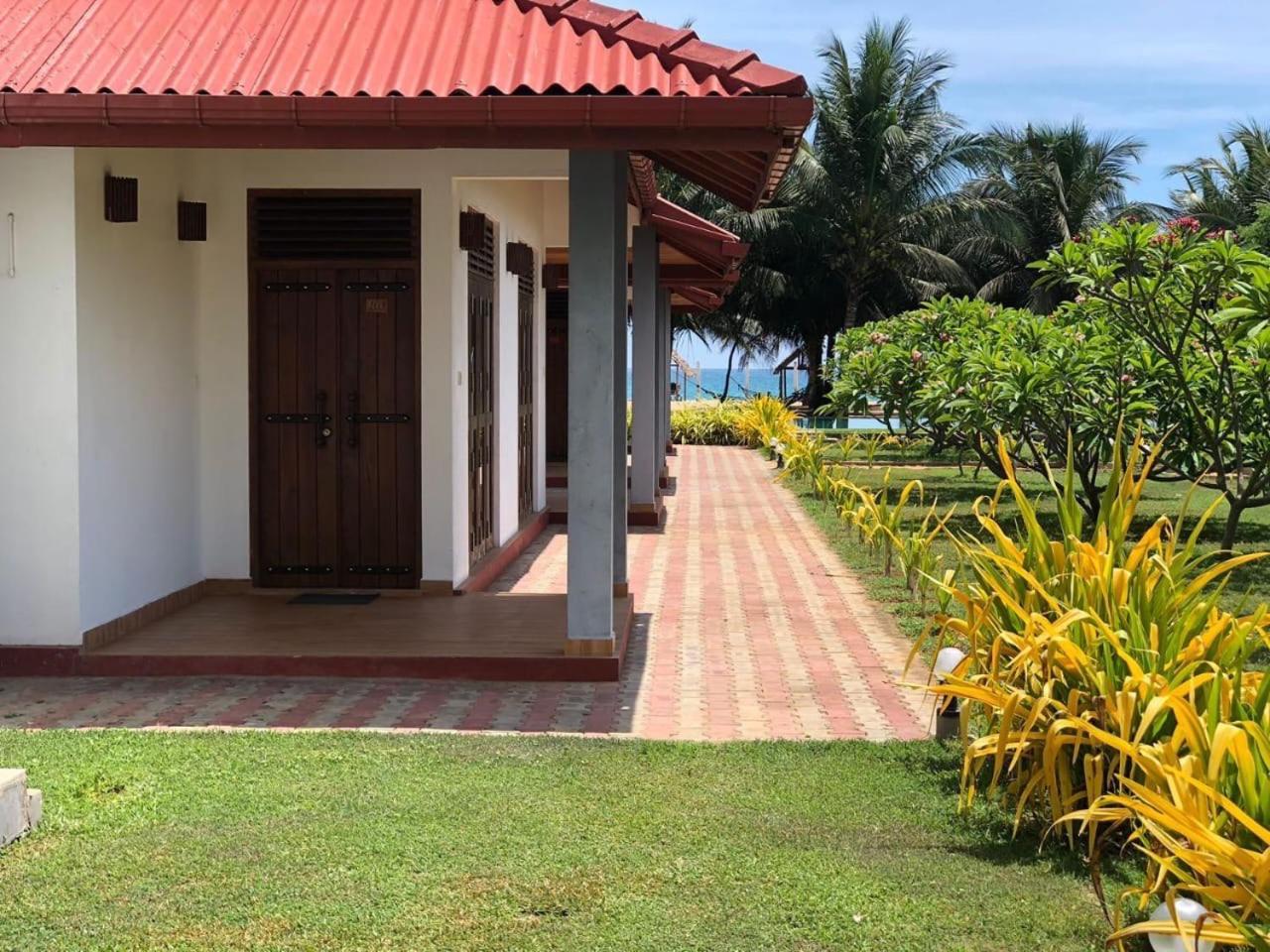 Nn Beach Resort & Spa Nilaveli Exteriör bild