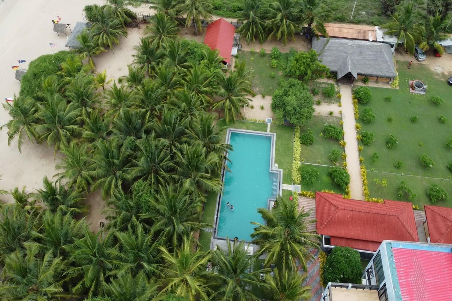 Nn Beach Resort & Spa Nilaveli Exteriör bild