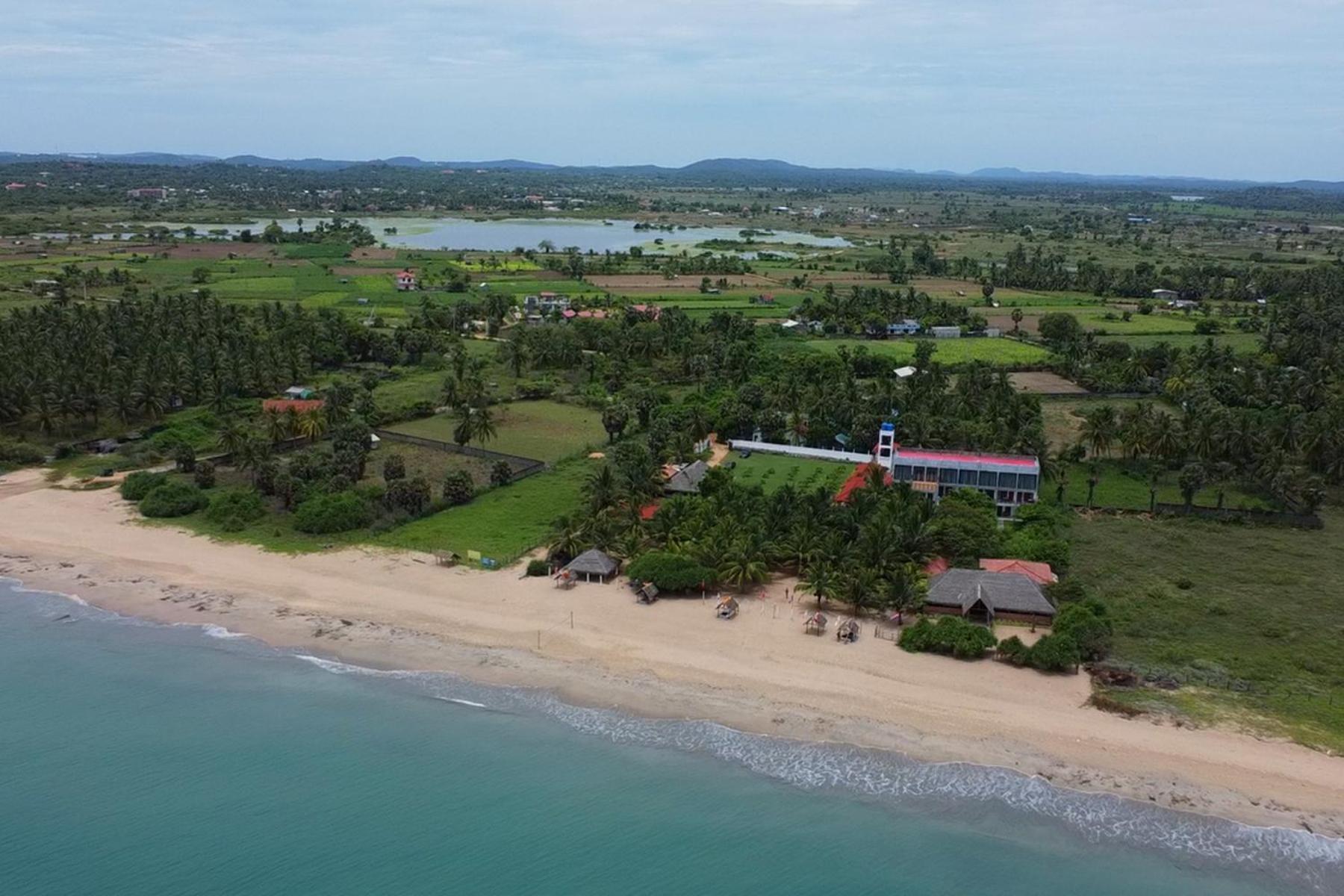 Nn Beach Resort & Spa Nilaveli Exteriör bild