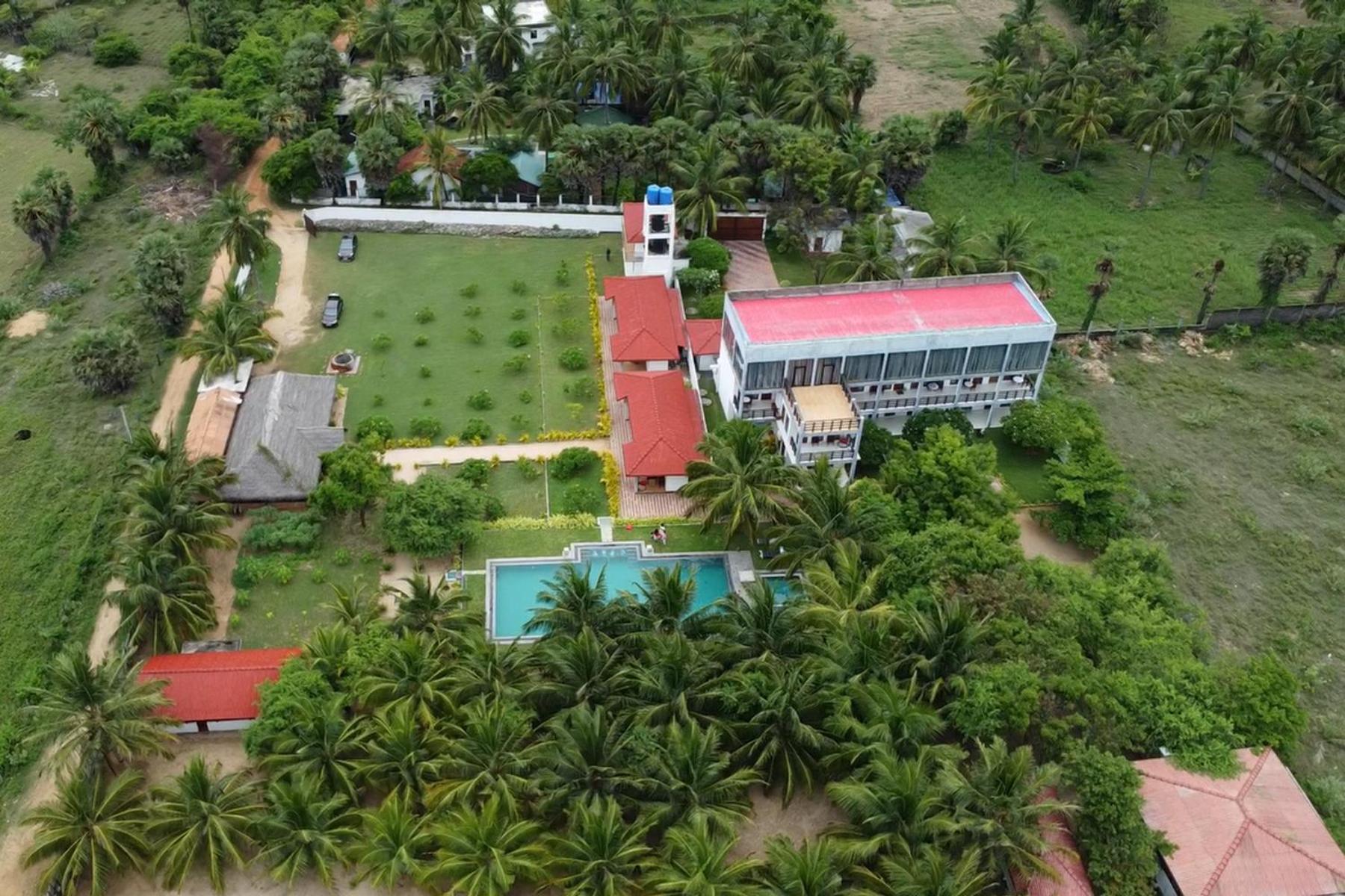 Nn Beach Resort & Spa Nilaveli Exteriör bild