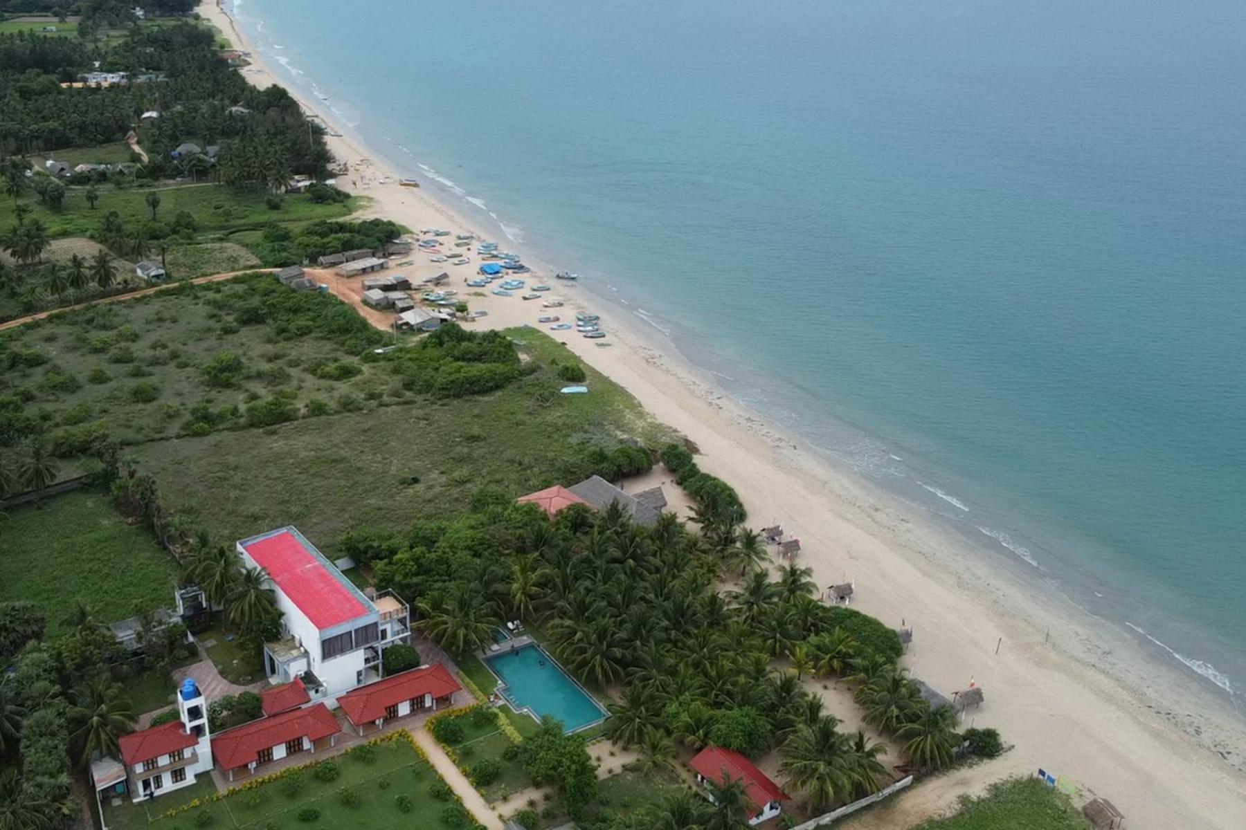 Nn Beach Resort & Spa Nilaveli Exteriör bild